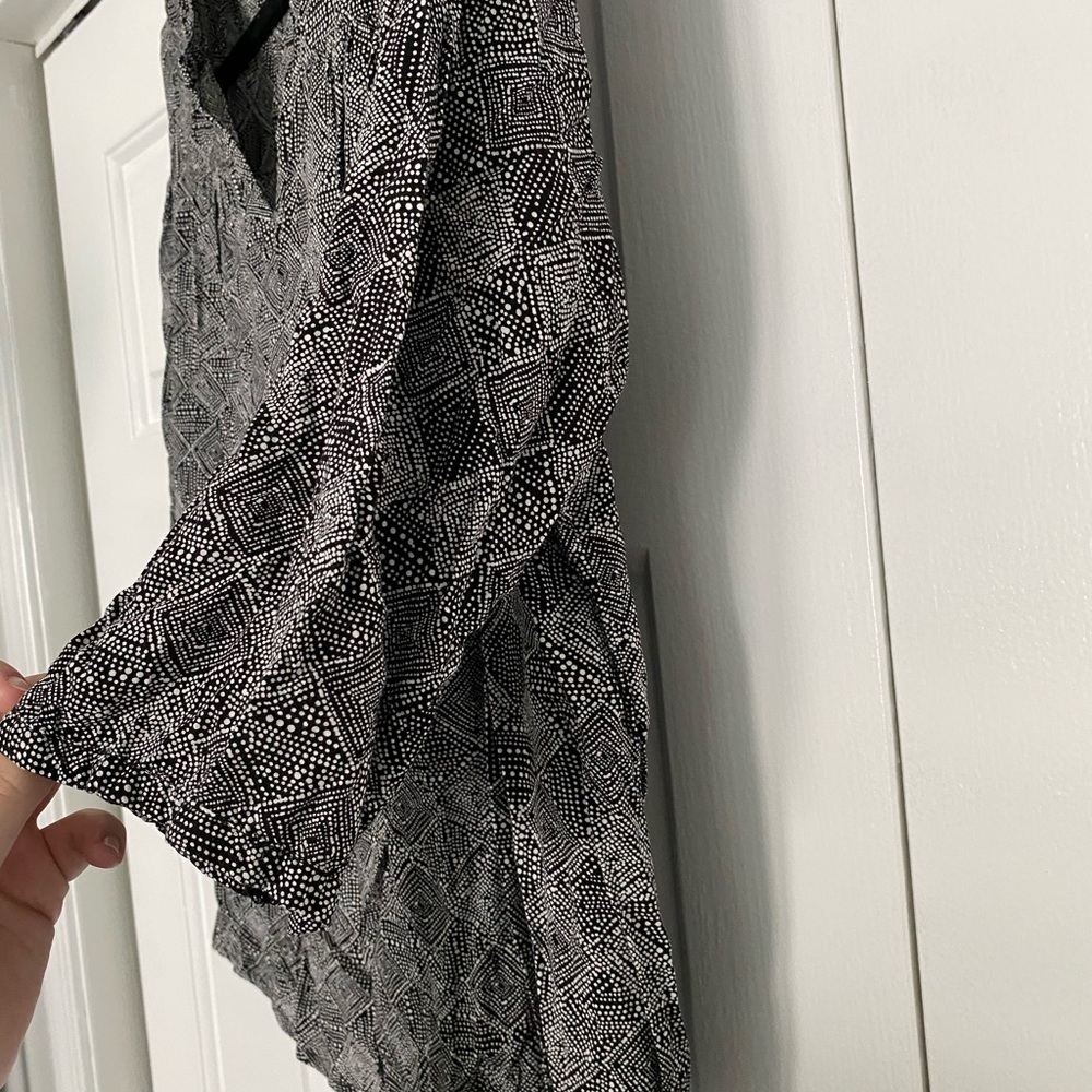 Old Navy Geometric Blouse - Picture 5 of 5